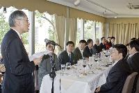 香港中文大學劉遵義校長在午餐會上致歡迎詞